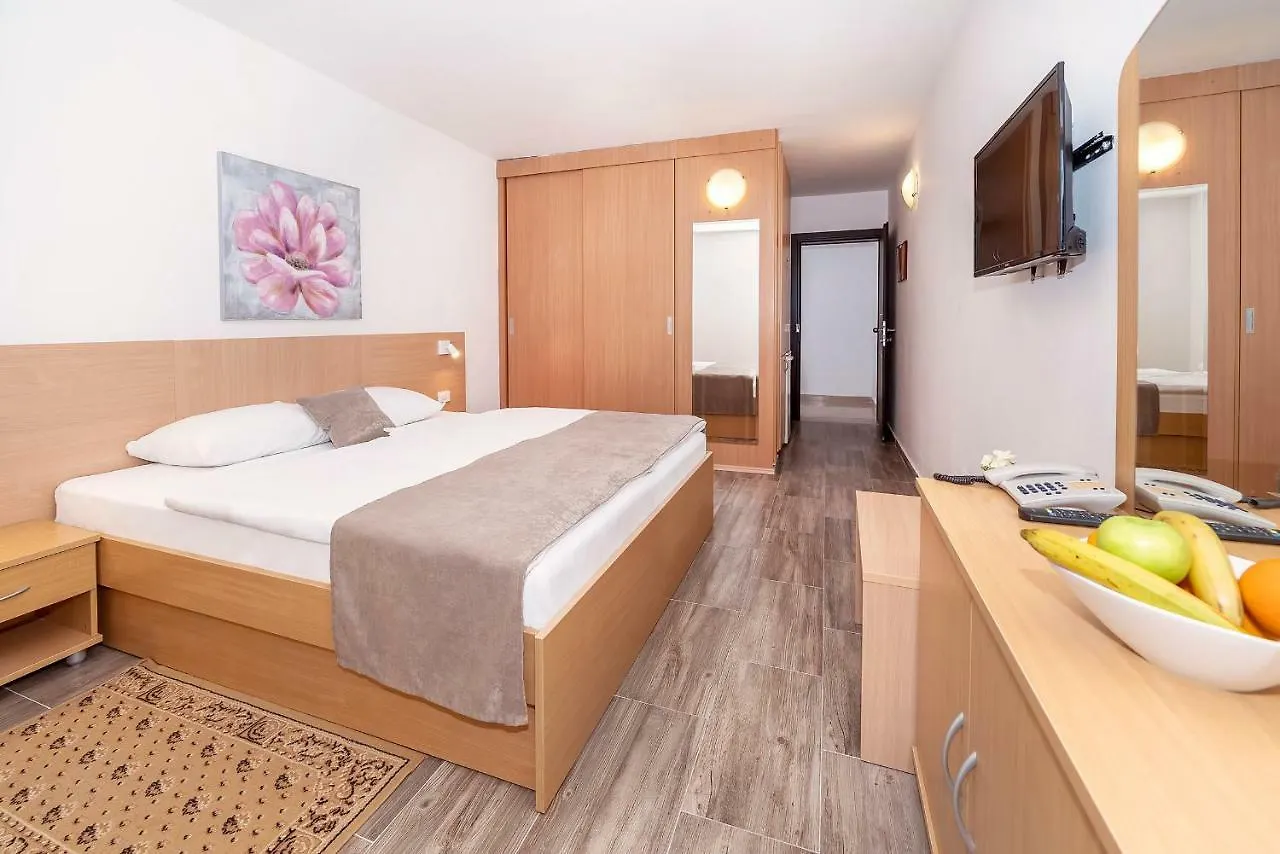 Hotel Omorika Punat 3*,