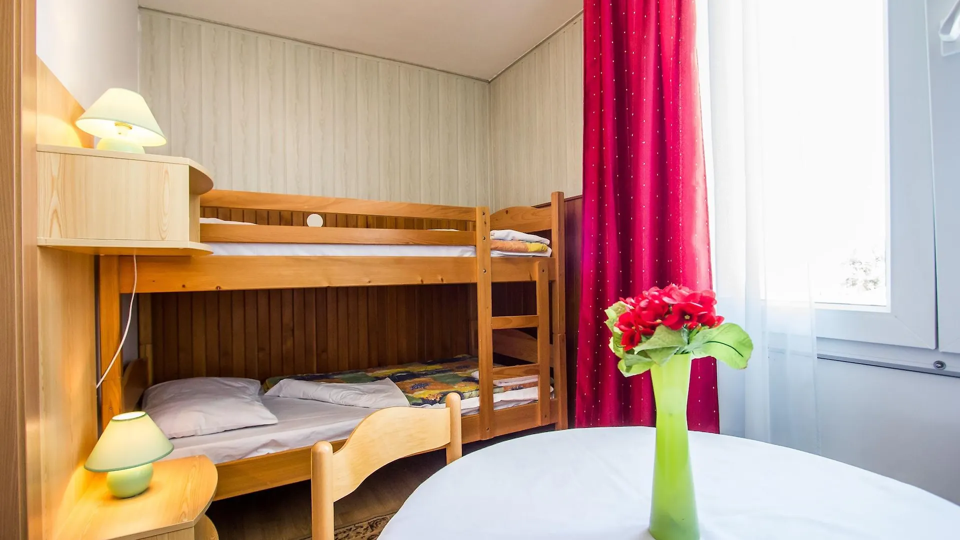 פונאנט Hotel Omorika