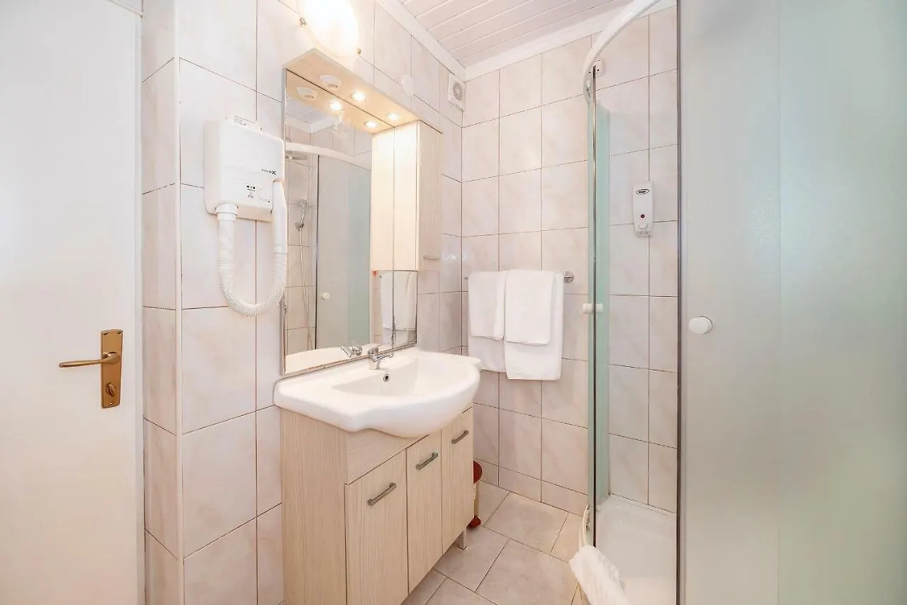 פונאנט Hotel Omorika