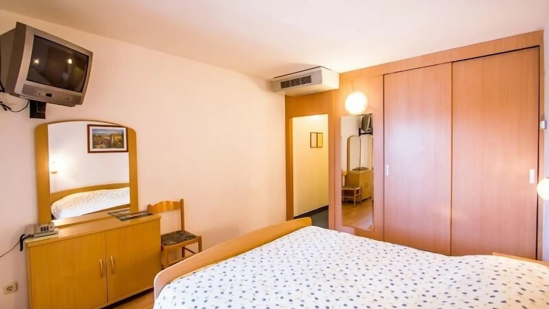 Hotel Omorika 푸나트